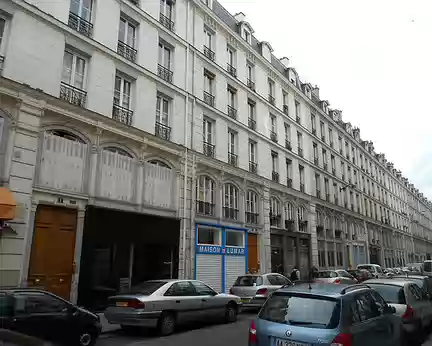 PXL006 Rue des Immeubles-Industriels, manifeste à la modernité industrielle. Les 19 immeubles identiques achevés en 1873 comportaient un rez-de-chaussée et un entresol...